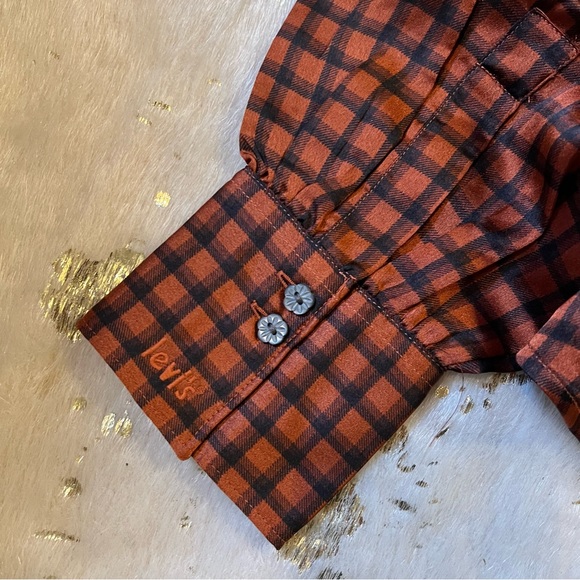 NWT LEVI'S Small Women's Printed Kit Button Down Blouse - Picture 5 of 5